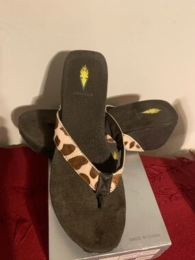 Volatile Brown /Giraffe thong sandals